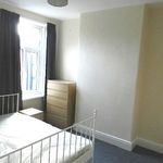 Rent 3 bedroom flat in Wales