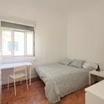 Rent 16 bedroom apartment in Lisbon