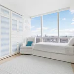 Rent 3 bedroom apartment of 258 m² in New York