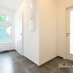 Pronajměte si 3 ložnic/e byt o rozloze 59 m² v Prague