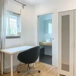 Rent a room of 450 m² in lisbon