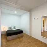 Rent 4 bedroom apartment in Barcelona