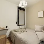 Rent 4 bedroom apartment of 60 m² in Barcelona