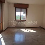 Affitto 4 camera appartamento di 150 m² in Piacenza