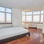 Rent 5 bedroom apartment of 371 m² in New York