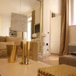 Appartement de 592 m² avec 1 chambre(s) en location à Paris