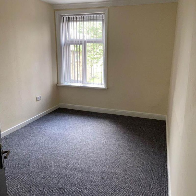 Boothroyd Lane, Dewsbury 1 bed in a house share to rent - £350 pcm (£81 pw) Daw Green