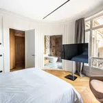 Rent 4 bedroom apartment of 270 m² in Paris