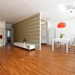 Pronajměte si 3 ložnic/e byt o rozloze 75 m² v Prague