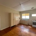 Rent 4 bedroom house in Port