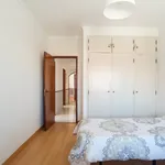 Alugar 2 quarto apartamento de 77 m² em Charneca de Caparica