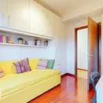 Rent 3 bedroom apartment of 77 m² in Milan