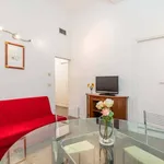 Rent 4 bedroom apartment of 95 m² in Florence