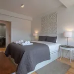 Rent 4 bedroom apartment of 160 m² in lisbon