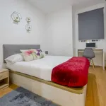 Rent a room of 200 m² in madrid