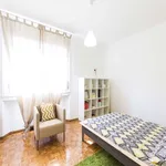 Rent a room of 92 m² in Milan