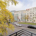 Miete 5 Schlafzimmer wohnung von 207 m² in Berlin