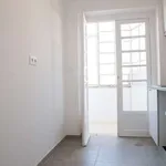 Rent 5 bedroom apartment of 100 m² in lisbon