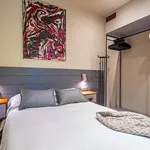 Rent 4 bedroom apartment of 149 m² in Barcelona