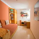 Rent a room of 140 m² in valencia