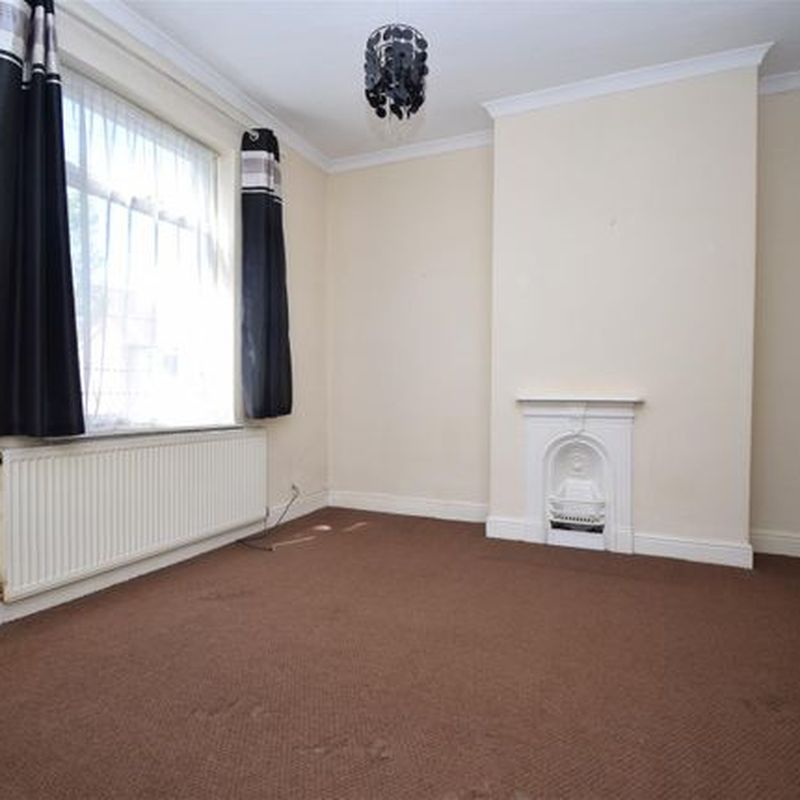 Terraced house to rent in Flanshaw Lane, Wakefield WF2