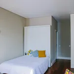 Rent 1 bedroom apartment of 105 m² in Porto