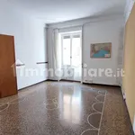 Affitto 4 camera appartamento di 135 m² in Genoa