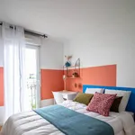 Rent 4 bedroom apartment in Paris