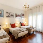 Rent 4 bedroom apartment of 200 m² in Barcelona