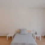 Rent 2 bedroom apartment in Porto