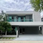 Rent 4 bedroom house of 280 m² in Chang Wat Samut Prakan