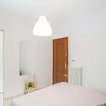 Rent a room of 80 m² in Madrid