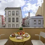 Rent a room of 120 m² in lisbon