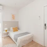 Rent 6 bedroom apartment in Madrid