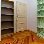 Rent a room of 220 m² in madrid