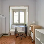 Rent 11 bedroom apartment in Lisbon