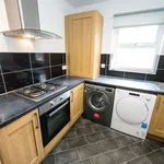 Rent 3 bedroom flat in Leeds