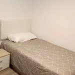 Rent a room of 90 m² in valencia