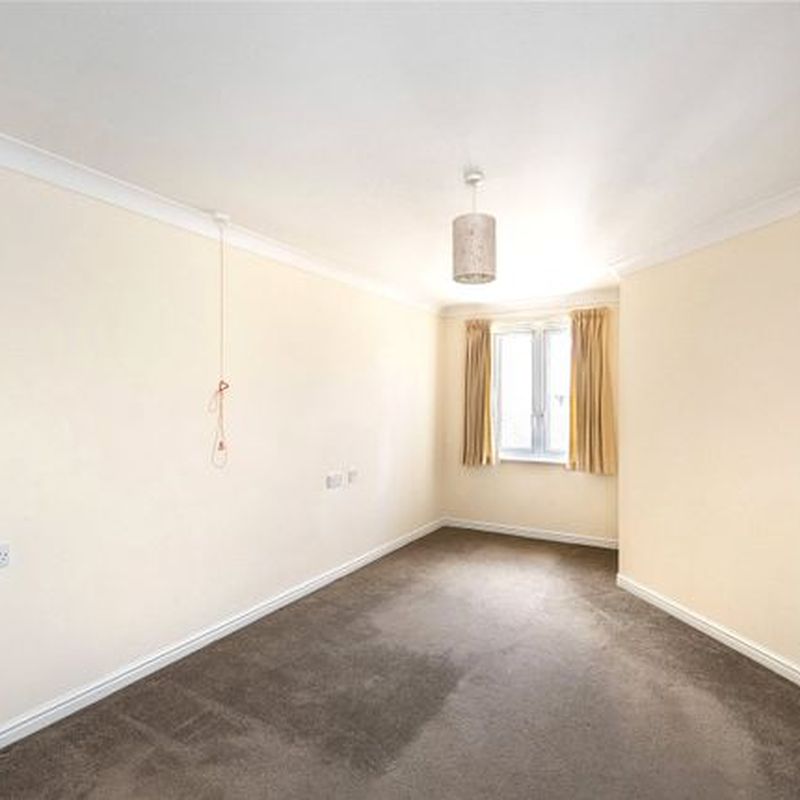 Flat to rent in Roman Court, Edenbridge, Kent TN8