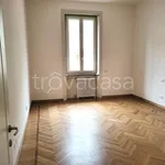 Rent 5 bedroom apartment of 210 m² in Milano