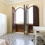 Rent a room of 300 m² in granada