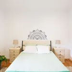 Rent a room of 100 m² in lisbon