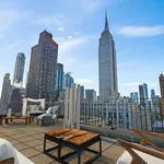 Rent 4 bedroom apartment of 278 m² in Manhattan