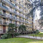 Rent 5 bedroom apartment of 95 m² in Milano