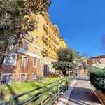 Affitto 5 camera appartamento di 120 m² in Roma