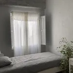 Rent a room of 120 m² in Alicante