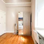 Rent a room of 20 m² in lisbon