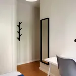 Rent 6 bedroom apartment in Madrid