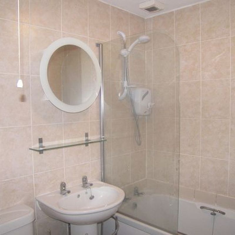 Flat to rent in Swans Hope, Loughton IG10 Hopedale