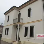 Rent 5 bedroom house of 250 m² in Vicenza